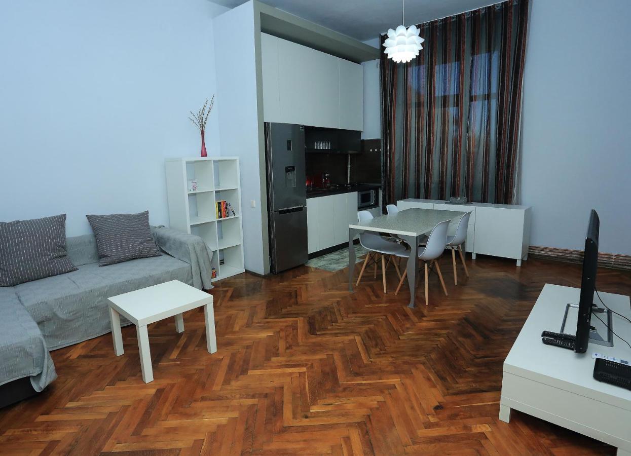 Napoca Central Apartment คลูจ-นาโปกา ภายนอก รูปภาพ